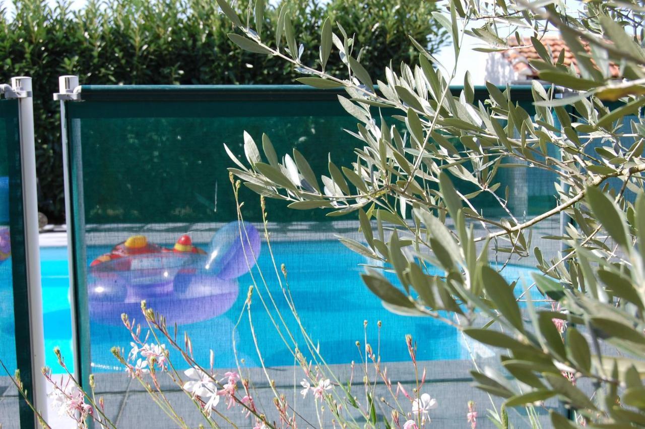 Le Comptoir Des Ecoliers Bed & Breakfast Gemozac Ngoại thất bức ảnh